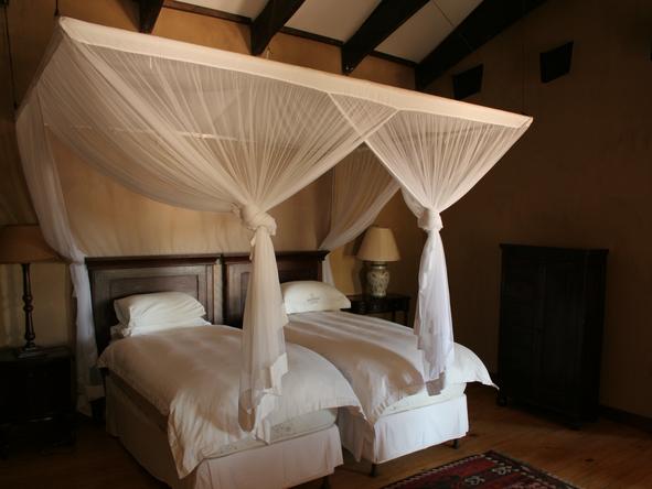 Deception Valley Lodge - Bedroom1